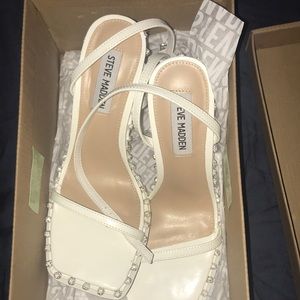 White Steve Madden Zelle sandals size 6 1/2